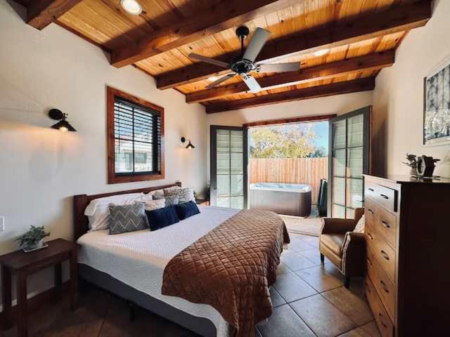 Little Dutch Cabin #1 - 12 Min To Magnolia-Baylor Bellmead Bagian luar foto