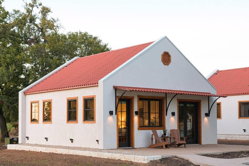 Little Dutch Cabin #1 - 12 Min To Magnolia-Baylor Bellmead Bagian luar foto