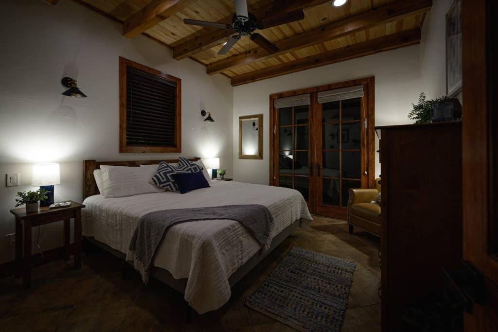 Little Dutch Cabin #1 - 12 Min To Magnolia-Baylor Bellmead Bagian luar foto